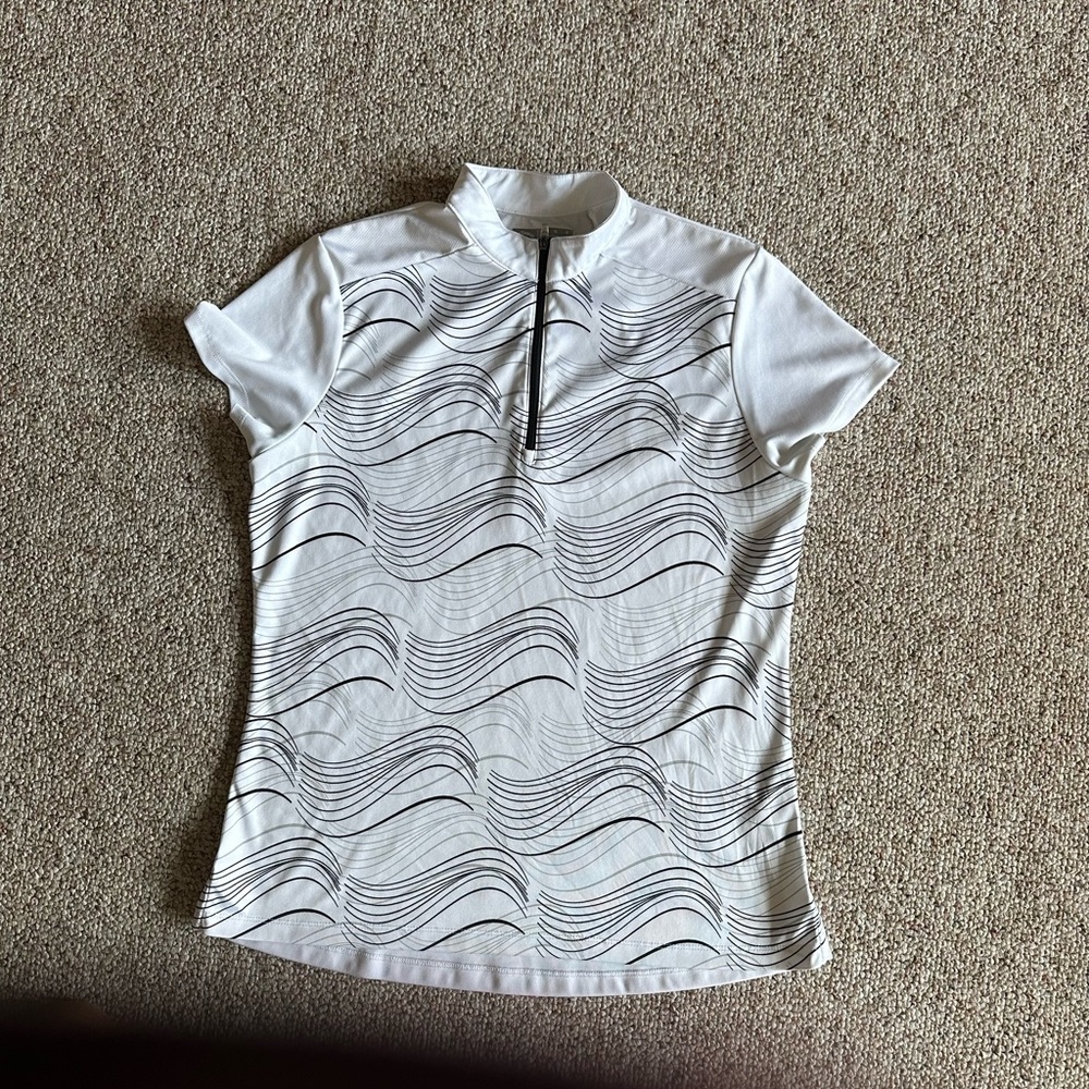 Callaway White and Black Wave Pattern Top